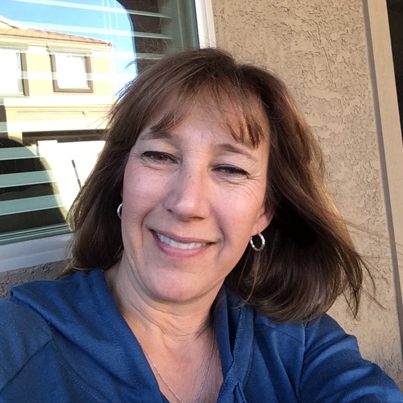 Meet your Posher, Carol - Picture 1 of 1